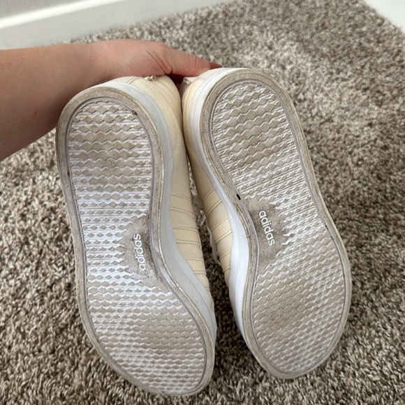Adidas cream color sneakers size 8 - Picture 8 of 10